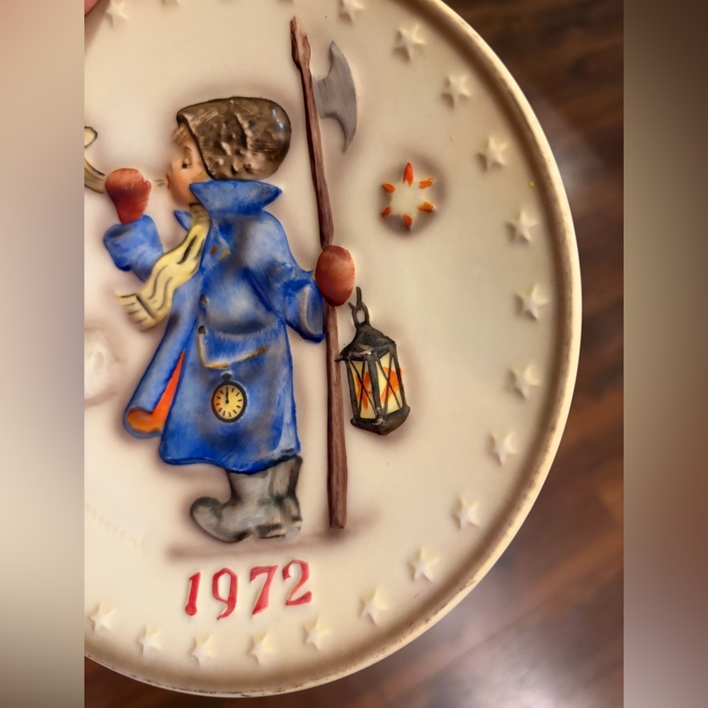 Goebel M.J. Hummel 2nd Annual Plate 1972 -#265 "Hear Ye, Hear Ye” - Picture 8 of 8